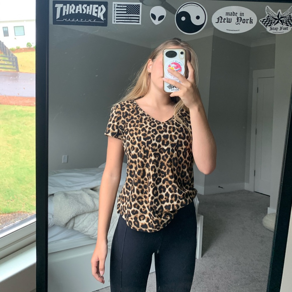 ADORABLE LEOPARD PRINT T-SHIRT!!